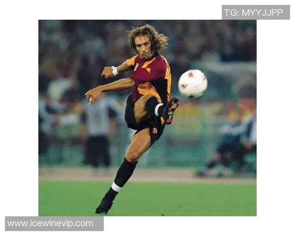 足球巅峰巨星：辉煌岁月中的传奇巨人